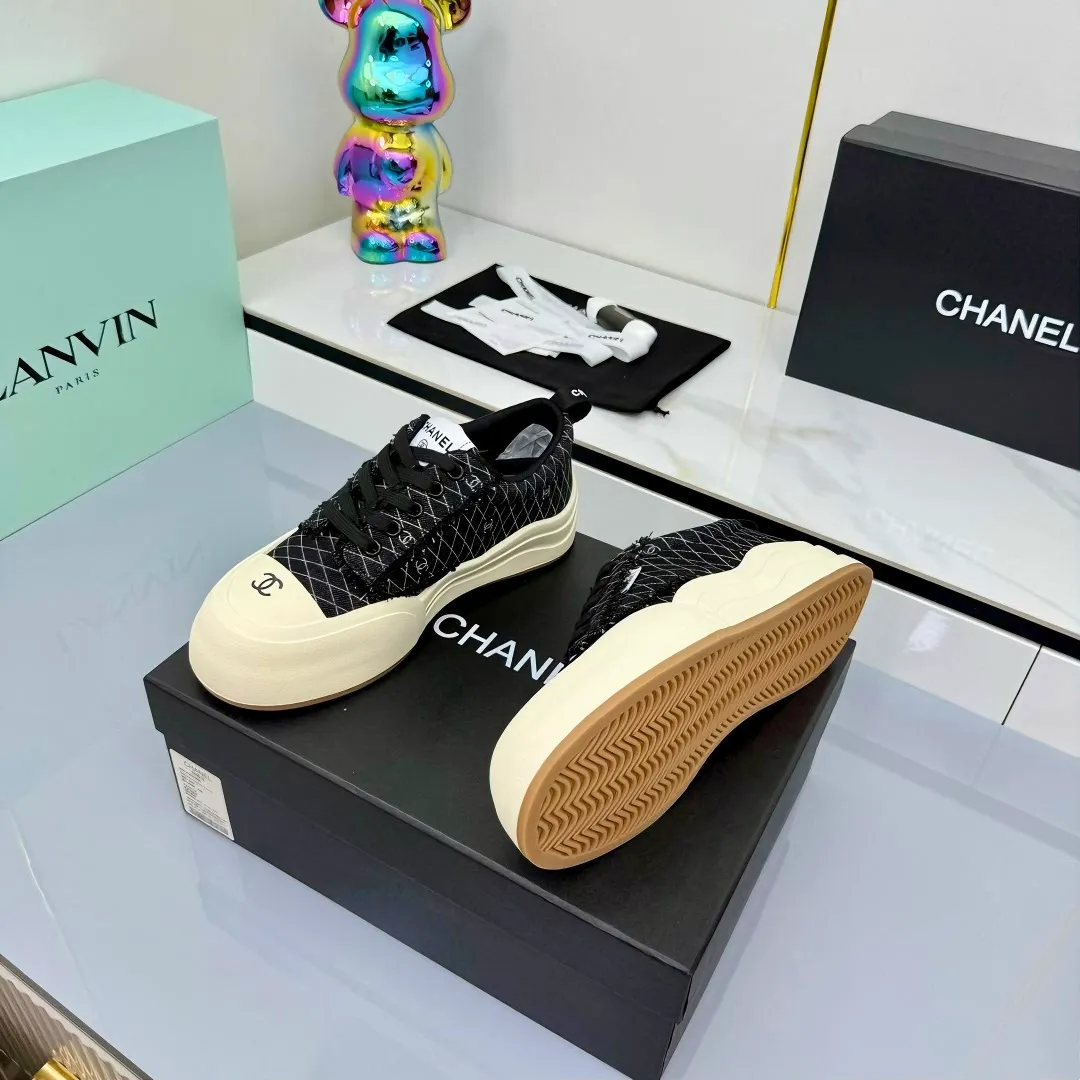 👟👟Ex-factory price 600👟👟 Chanel bread shoes ~ original calfskin panda shoes Chanel 25C latest hot style panda black and white sports shoes casual sneakers Xiaoxiang hot item classic black and white panda color coco girls must pay Fabric: original custom mixed sheepskin lining: original imported breathable mesh lining outsole: Original molded rubber + TPU combination Size: Women's 35-41 Buy now👉
